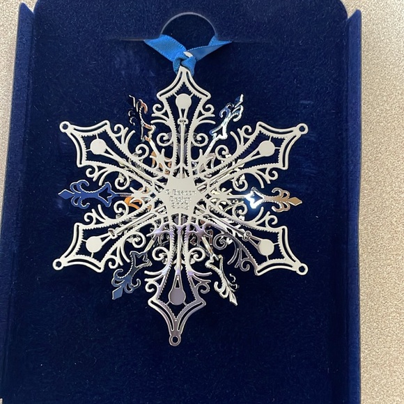 Christmas snowflake ornament from Beacon Design. - Picture 4 of 6
